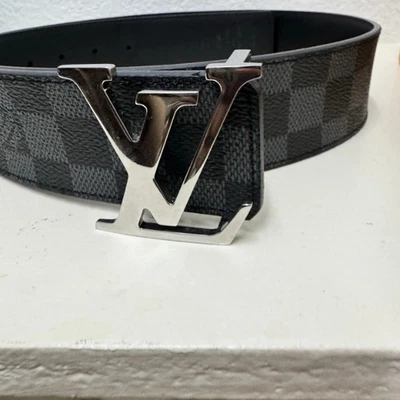 Cinturón Damier de grafito para hombre Louis Vuitton con hebilla LV negra - estilo auténtico Foto 1 de 4