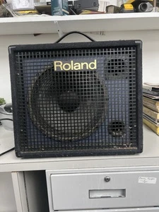 Roland KC-100 4 Channel Keyboard Mixing Amplifier One Button Cap Is Missing - Picture 1 of 3