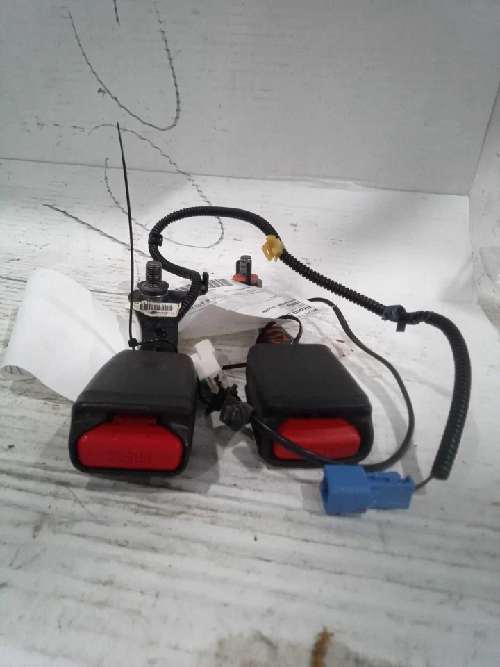 2015 Acura ILX Black OEM Used Seat Belt - 135k Miles - Warranty Included - Imagem 1 de 4