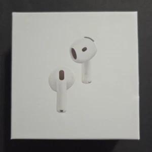 Apple AirPods (4th Generation) with Active Noise Cancellation (ANC) - Zdjęcie 1 z 4