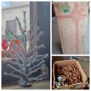 4' Evergleam Aluminum Christmas tree 55 Branch w/ Box & Handmade Base - Picture 1 of 18