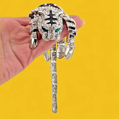 ENORME BROCHE DRAPEADO HOMBRO TIGRE BLANCO cristal esmalte tono plateado pantera N4 Foto 1 de 4