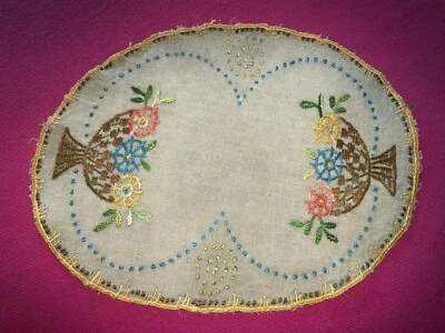 Napperon  Art déco lin brodé de fleurs en relief 28 cm x 21 cm   - Photo 1/3