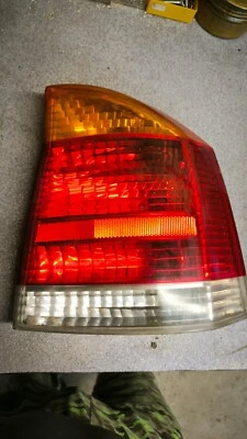 1136 Fanale posteriore destro Opel Vectra C GTS lato passeggero con portalampada - Immagine 1 di 2