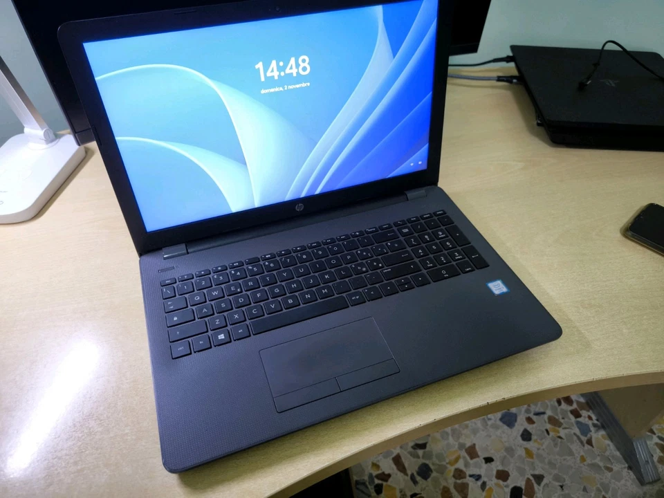 Notebook Computer Portatile HP Intel i3 12GB RAM 240GB SSD - OTTIME CONDIZIONI - Immagine 1 di 4