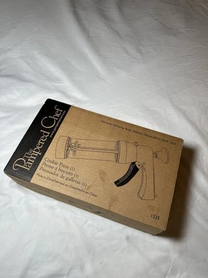 The Pampered Chef Cookie Press #1525 RETIRED - 16 Discs - In Original Box - Image 1 of 4
