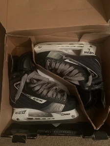 CCM U+12 Junior Hockey Skate 4D - Bild 1 von 3