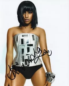 ALEXANDRA BURKE WONDERFUL BRITISH SINGER SIGNED DAZZLING PHOTO - Foto 1 di 1