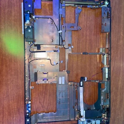 Funda inferior para portátil Clevo P170HM 6-39-P1703-015 con altavoces y placa de E/S Foto 1 de 4