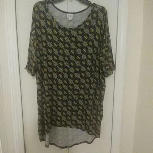 Camisa LuLaRoe "Classic T" Púrpura Estampado Geométrico - Imagen 1 de 6