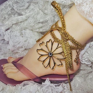 Sexy tobillera de cinta con encanto floral grande debajo de la capucha - Imagen 1 de 3