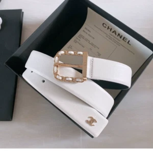 Chanel belt, women's white, gold-plated leather. Made of high-quality leather. - Picture 1 of 4