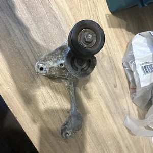2013-2017 NISSAN NOTE 1.2 DIG-S PETROL HR12DDR ALTERNATOR SUX TENSIONER BRACKET - Picture 1 of 3