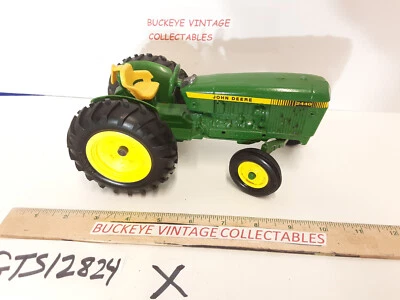 Tractor utilitario Ertl John Deere modelo 2440 escala 1:16 de colección Foto 1 de 4