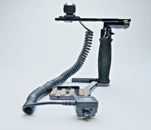 Custom Brackets CB Junior Flash Rotating Bracket Kit With Removable Nikon Cord - Picture 1 of 4