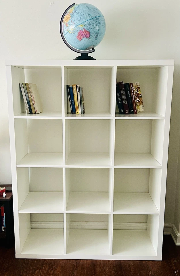 Estantería para libros: doble cara, 12 cubículos  Foto 1 de 1