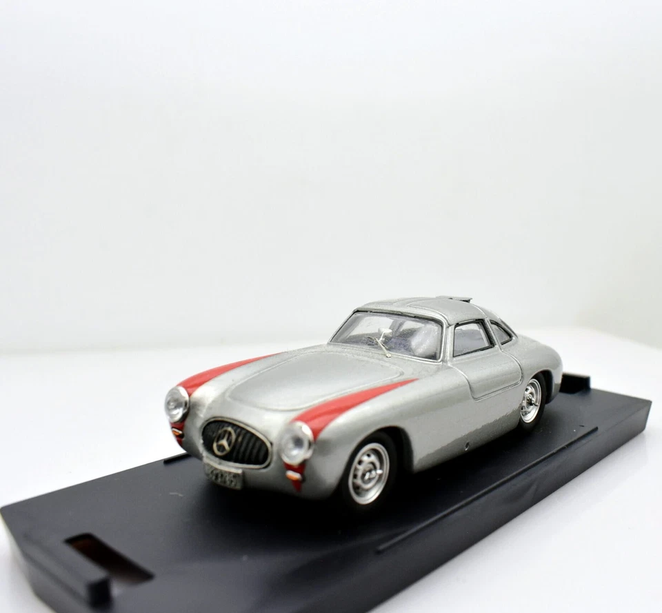 Modellino auto 1:43 MERCEDES 300 SL diecast modellismo statico bang collezione - Immagine 1 di 4