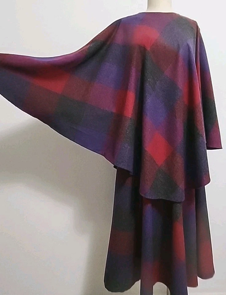 Vintage High-end Wool Blend Magenta Plaid Skirt w Matching Cape Poncho 2pc Set 3 — 第 1/4 张图片