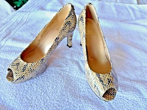 Stuart Weitzman leather size 7.... 3 "heels - Picture 1 of 3