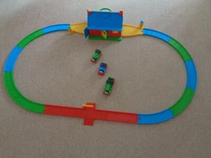 Golden Bear My First Thomas trains engine shed and track - Picture 1 of 10
