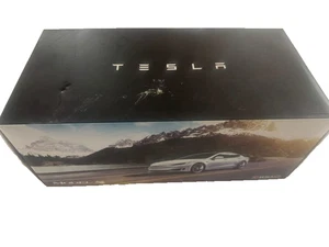 Tesla Model S P100D Multi Coat WH(T1:18 Scale Diecast Model Car NEW - Picture 1 of 2