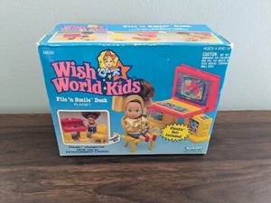 Juego de escritorio Wish World Kids File N Smile 1988 de colección con muñeca Claudia Kenner nuevo - Imagen 1 de 4