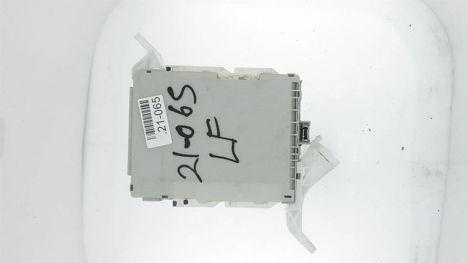 2013-2018 Lexus Es300h Multiplex Network Body Control 82730-33G91 - Image 1 of 4