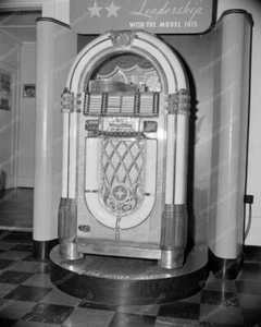 Wurlitzer Jukebox Model 1015 1946 Introduction Vintage 8x10 Photography Reprint - Picture 1 of 1