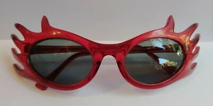 VINTAGE1970S FUN GROOVY HAND SHAPES TRANSLUCENT RED SUNGLASSES - Picture 1 of 5