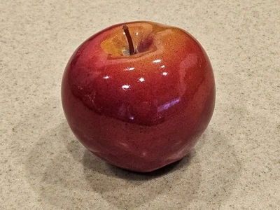 VINTAGE HANDPAINTED CERAMIC RED APPLE MAJOLICA DECOR DISPLAY FRUIT VIETRI ITALY - Image 1 of 4