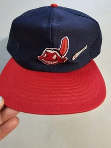 Vintage Mens Cleveland Indians Trucker Snapback Cap Hat 90s Adult SIze & Pin - Picture 1 of 12