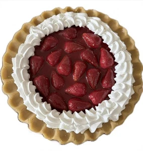 ❤️ Fake Pie, cremiger Erdbeerglasurkuchen in goldener Kruste, 10x2,5"" in Folienpfanne - Bild 1 von 4