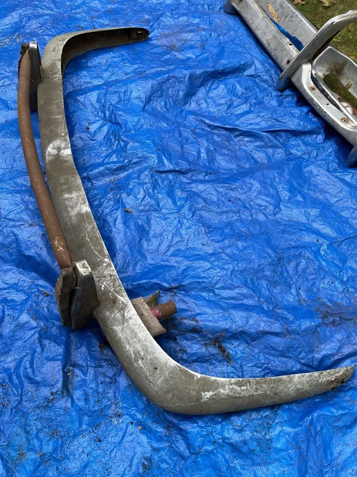 Parachoques delantero y trasero con parachoques originales Alfa Romeo 2600 Spider 1962-1968 Foto 1 de 4