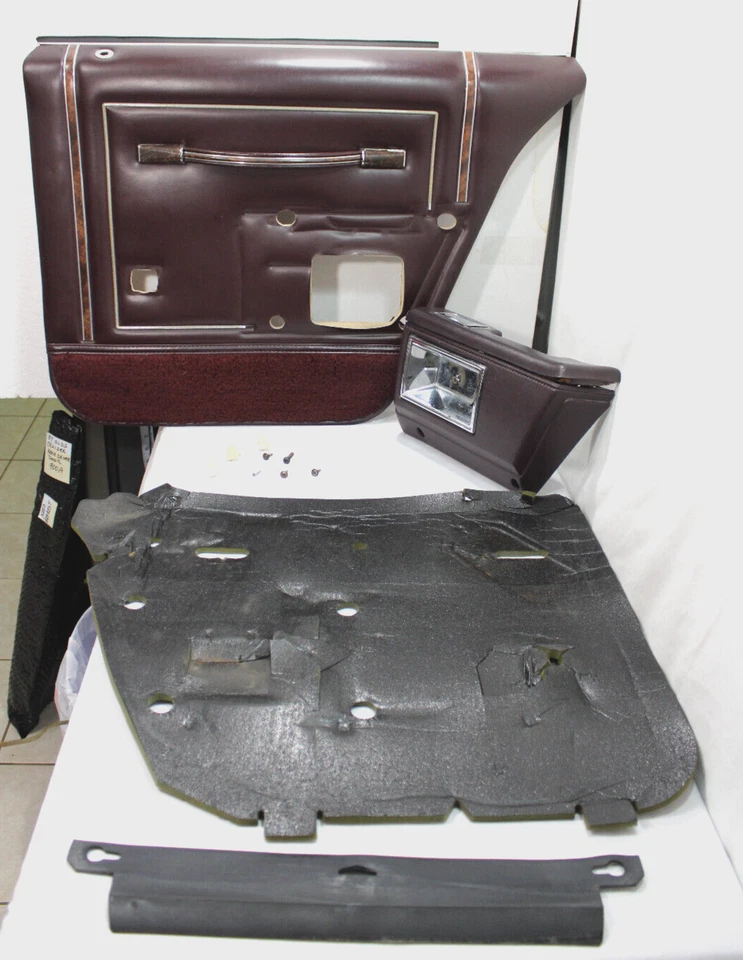 Oldsmobile Custom Cruiser 1987 panel de puerta/reposabrazos interior vagón pasajero trasero Foto 1 de 4