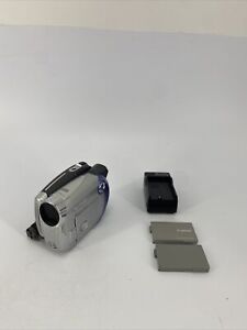 Canon DC210 DVD Camcorder with 2 Batteries and Charger FOR PARTS OR REPAIR