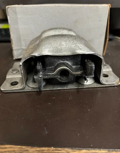Buick Apollo & Chevrolet Impala SS Engine Mount #2292 - Bild 1 von 3