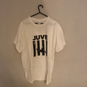 Brand New Juventus Cristiano Ronaldo Football T-Shirt Size Adult Large - Picture 1 of 4