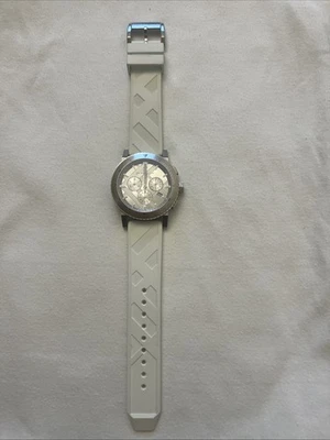 BURBERRY BU9810 手表计时码表 42 毫米橡胶表带男士/女士:上好 — 第 1/4 张图片