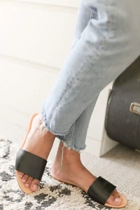 NISOLO BLACK SOFT LEATHER SLIDE SANDALS WOMEN SZ 7.5 *EUC* - Picture 1 of 10