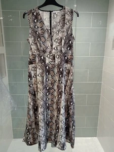Dress Warehouse Snakeskin Design Size 12 Very pretty Back detail Fabulous cond - Picture 1 of 12