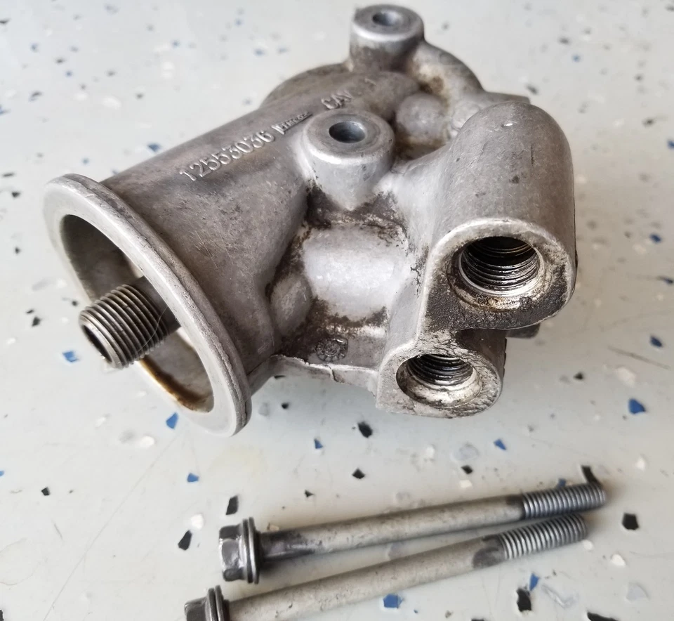 90 91 92 93 94 95 96 97 98 CHEVROLET K1500 GMC 5.7L OIL FILTER ADAPTER 12553036 Foto 1 de 4