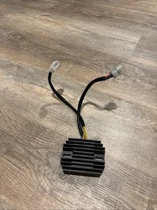 07-12 Triumph Tiger 1050 Voltage Regulator Rectifier - Picture 1 of 3