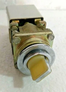 Switch, Pressurized Bulk Tank Unit (P Tank) Entrelec - CM-H4-F1/01 - 03/D CMH158 - Picture 1 of 4