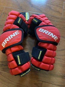Brine Clutch Arm Guards Red NWT DAILY Sz Large SHIPPING USA - Picture 1 of 10