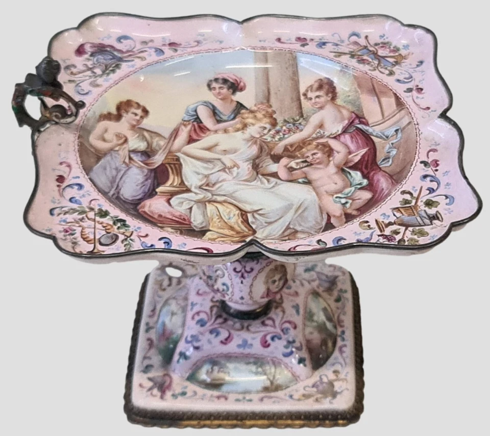 CENTRE DE TABLE. MÉTAL ET ÉMAIL ARGENT. L'AUTRICHE. XVIIIE-XIXE SIÈCLE. - Photo 1/1