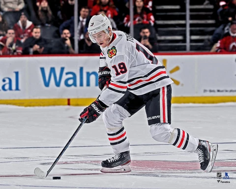 Jonathan Toews Chicago Blackhawks UnsignedJersey Skating 16x20 Photo Cover