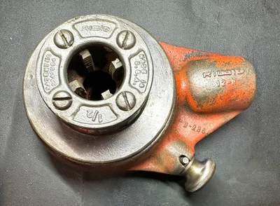 Ridgid 12-R Manual Ratcheting Pipe Threader Set With 1/2" Insert - Image 1 of 4