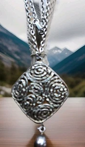 Collana vintage 24" testurizzata argentato frangia filagrana pendente 5" pendente - Foto 1 di 16