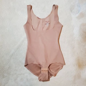 Strm Line Women’s Nude Shapewear Bodysuit S Seamless EUC - Picture 1 of 7