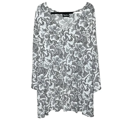 Top Maggie Barnes 4X Camisa Negra Floral Abertura Manga 3/4 Cuello en V Elastizado Foto 1 de 4